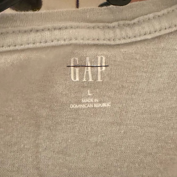GAP Tee - Picture 2 of 3
